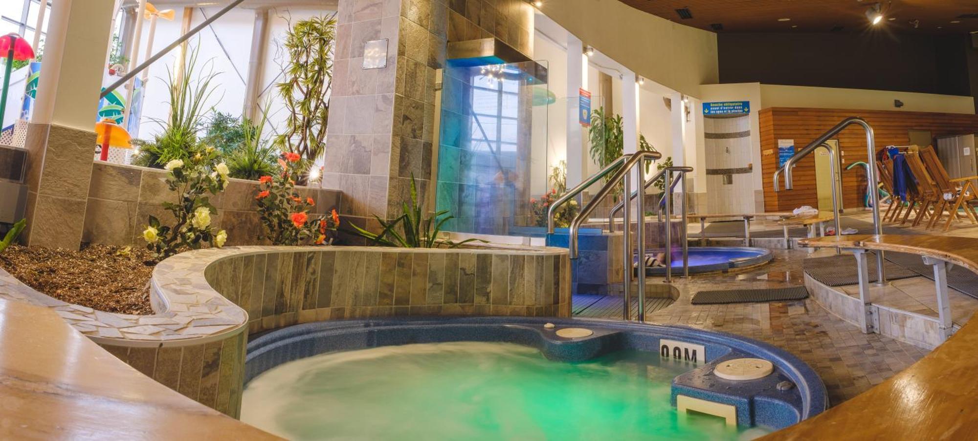 Hotel Le Montagnais Сагеней Экстерьер фото